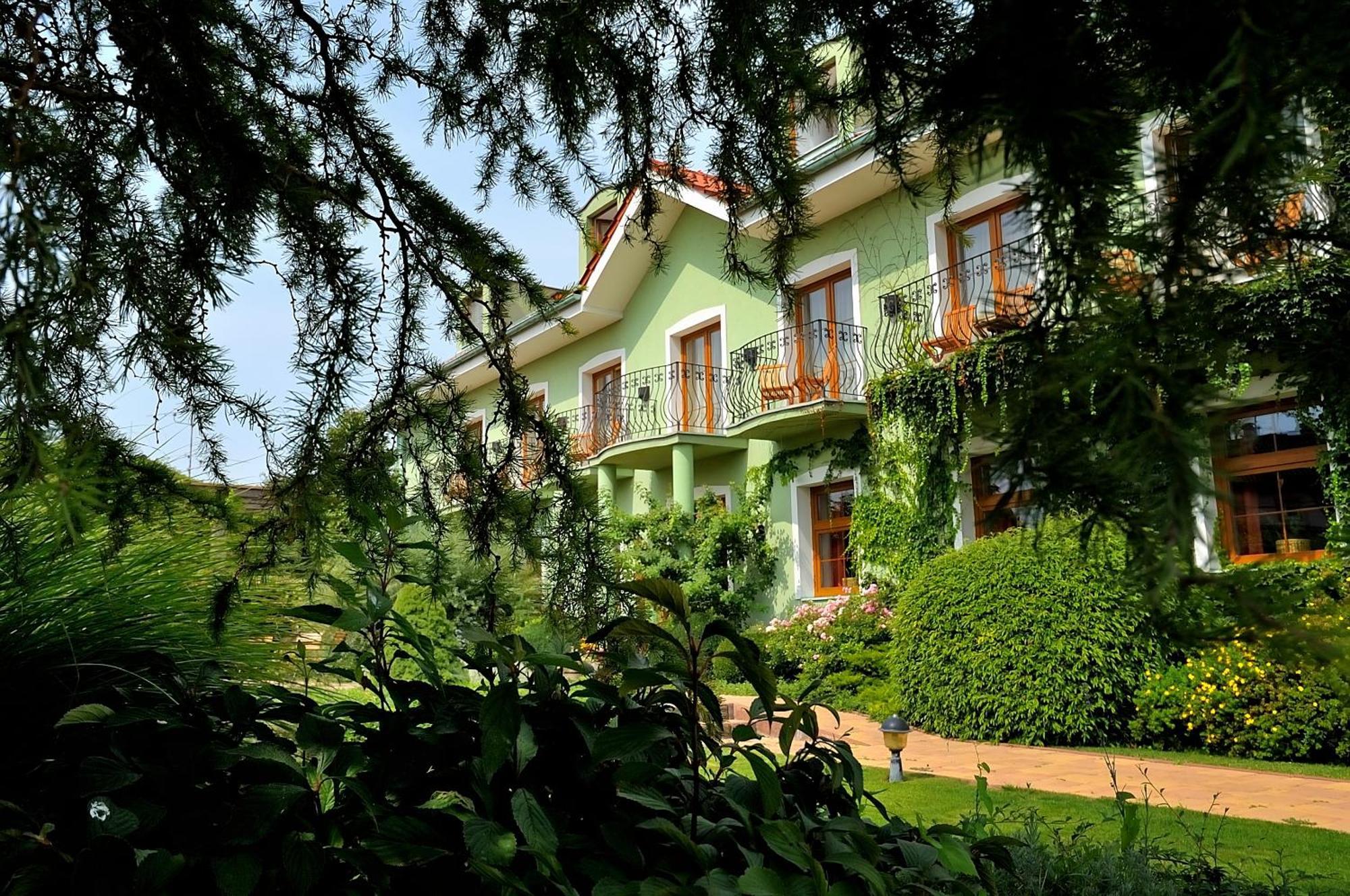 Penzion Tematin Piest'any Exterior foto